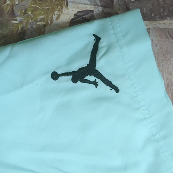 Jordan mint foam shorts size XL (13-15yrs) - Picture 3 of 7